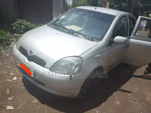 Toyota Vitz 2001 Silver