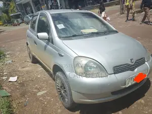 Toyota Vitz 2001 Silver