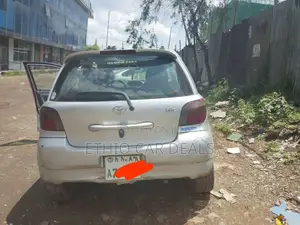 Toyota Vitz 2001 Silver