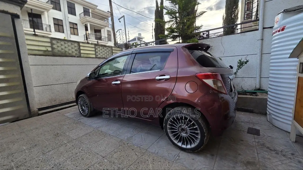 Toyota Yaris 2011 Red