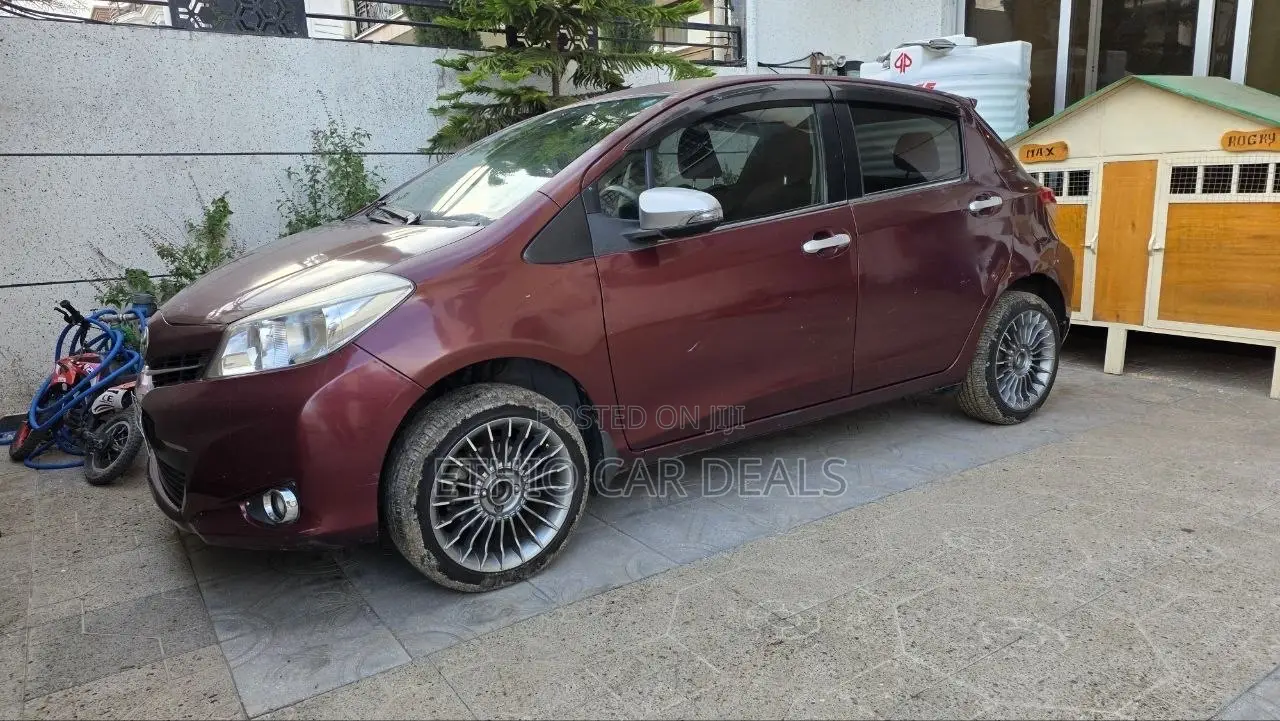 Toyota Yaris 2011 Red