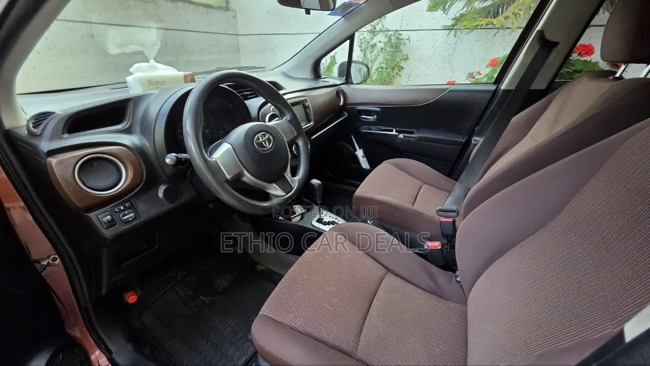 Toyota Yaris 2011 Red