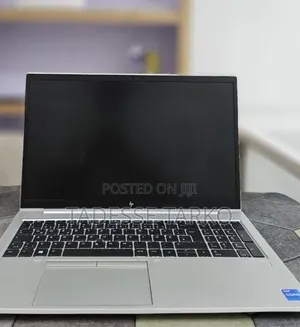 New Laptop HP ZBook Firefly G8 16GB Intel Core i7 SSD 512GB