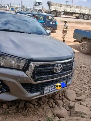 Toyota Hilux Revo Double Cab Deisel 2.4 AWD 2020 Gold