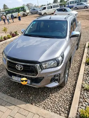 Toyota Hilux Revo Double Cab Deisel 2.4 AWD 2020 Gold