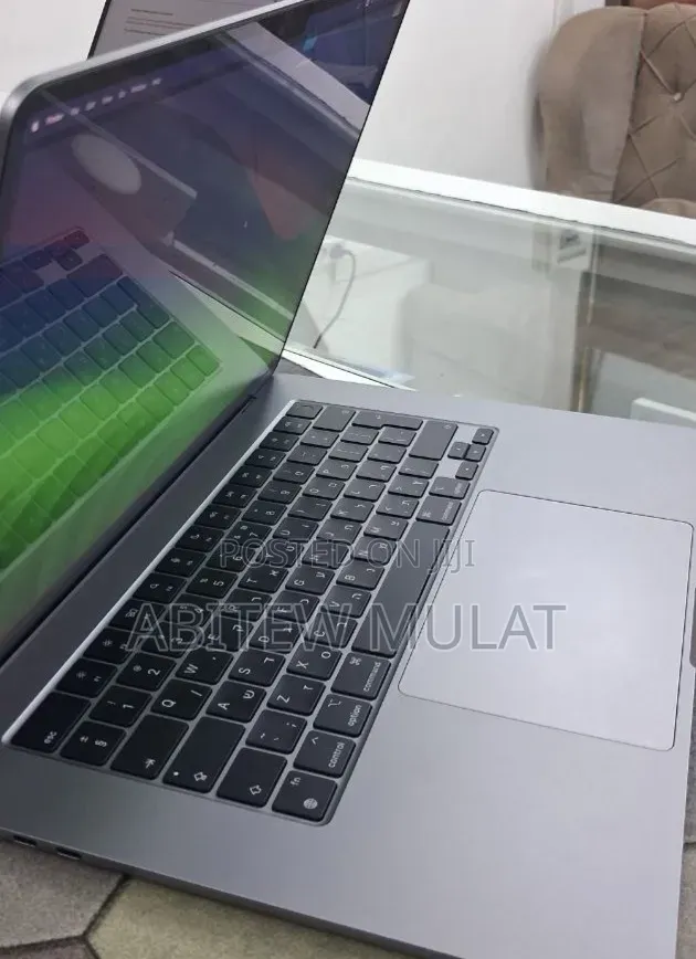New Laptop Apple MacBook Air 2024 M3 8GB Apple M3 SSD 512GB