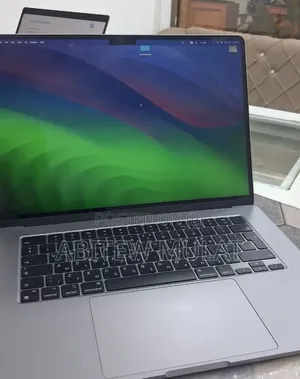 New Laptop Apple MacBook Air 2024 M3 8GB Apple M3 SSD 512GB