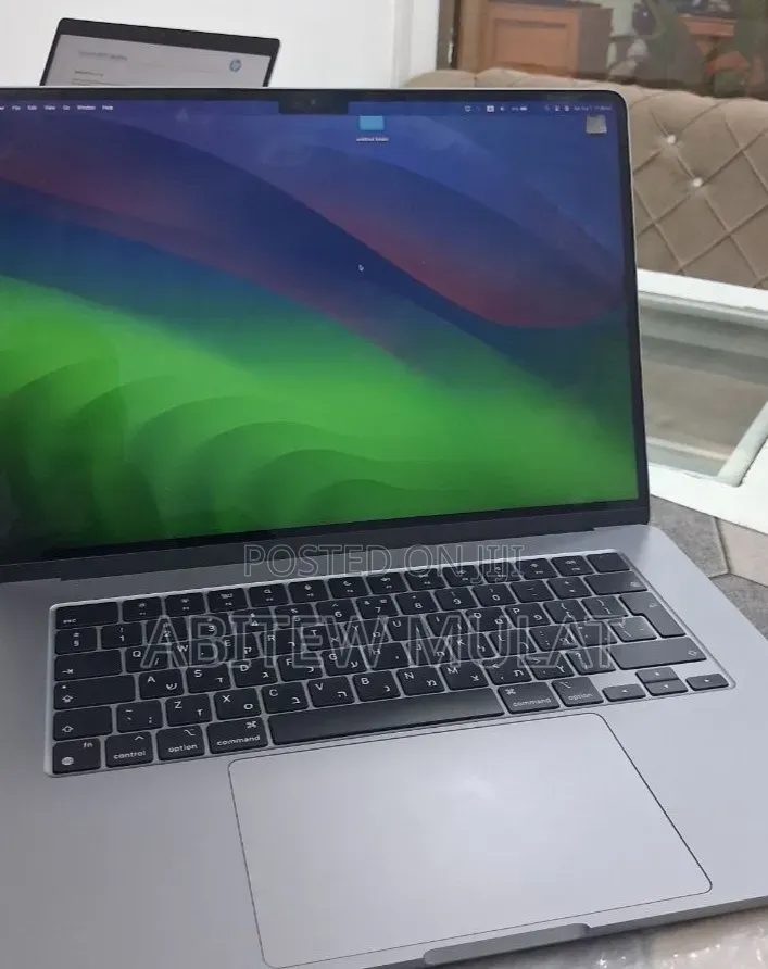 New Laptop Apple MacBook Air 2024 M3 8GB Apple M3 SSD 512GB