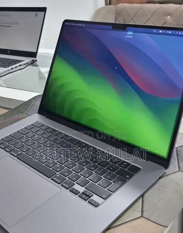 New Laptop Apple MacBook Air 2024 M3 8GB Apple M3 SSD 512GB