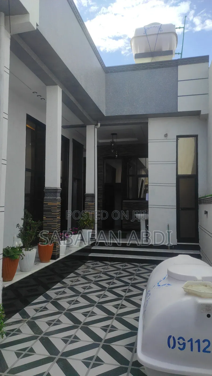 Furnished 4bdrm Villa in L-Shape House, Akaky Kaliti for sale