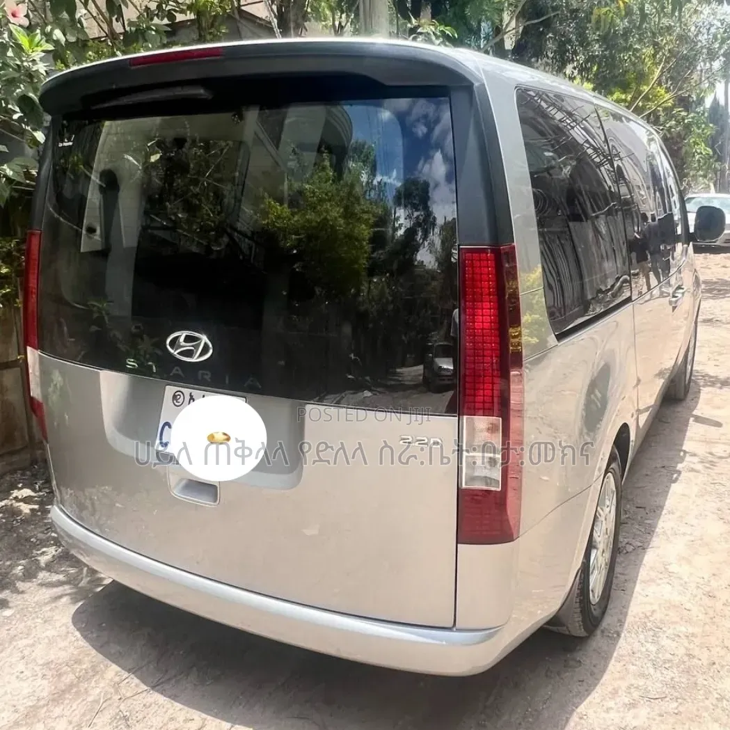 Hyundai Staria 2023 Silver