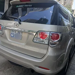 Toyota Fortuner 2011 Gold