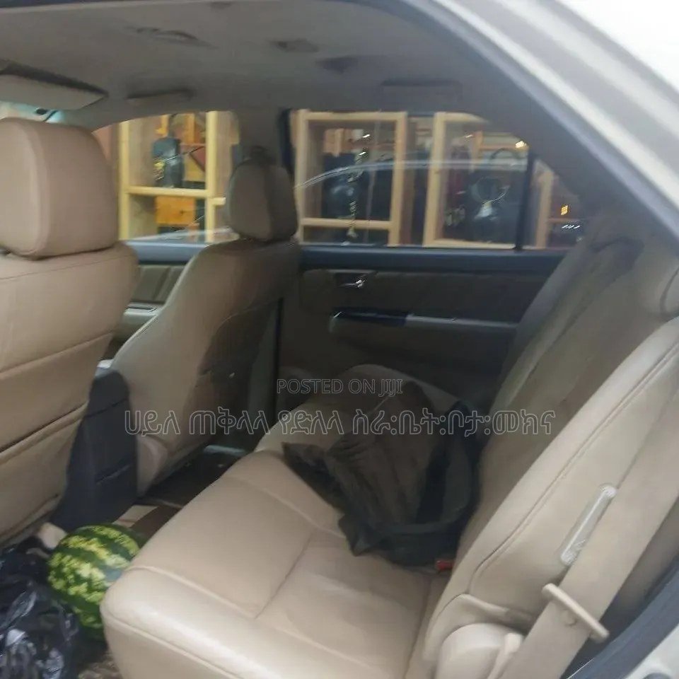 Toyota Fortuner 2011 Gold