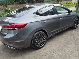 Hyundai Avante 2017 Gray