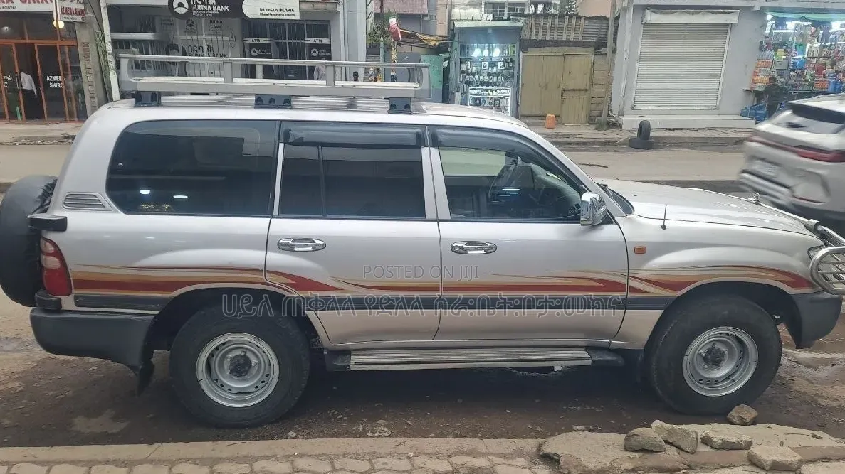 Toyota Land Cruiser 2005 Purple