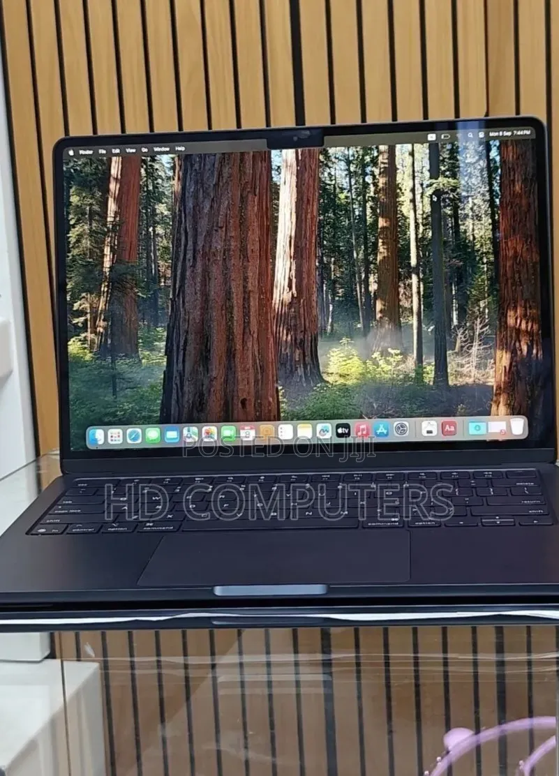 New Laptop Apple MacBook Air 2025 M4 16GB Apple M4 SSD 256GB