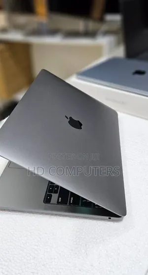 New Laptop Apple MacBook Pro 2022 M2 8GB Apple M2 SSD 256GB