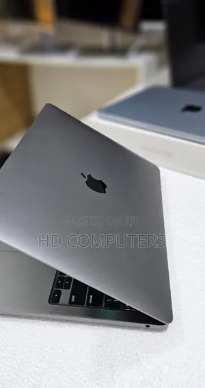 New Laptop Apple MacBook Pro 2022 M2 8GB Apple M2 SSD 256GB