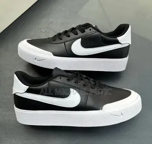Nike Court Shout Shoes