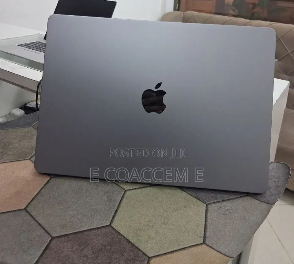 New Laptop Apple MacBook 8GB Apple M3 SSD 512GB