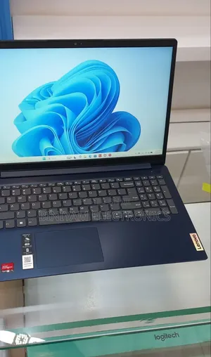 New Laptop Lenovo IdeaPad 1 8GB AMD Ryzen 5 SSD 256GB