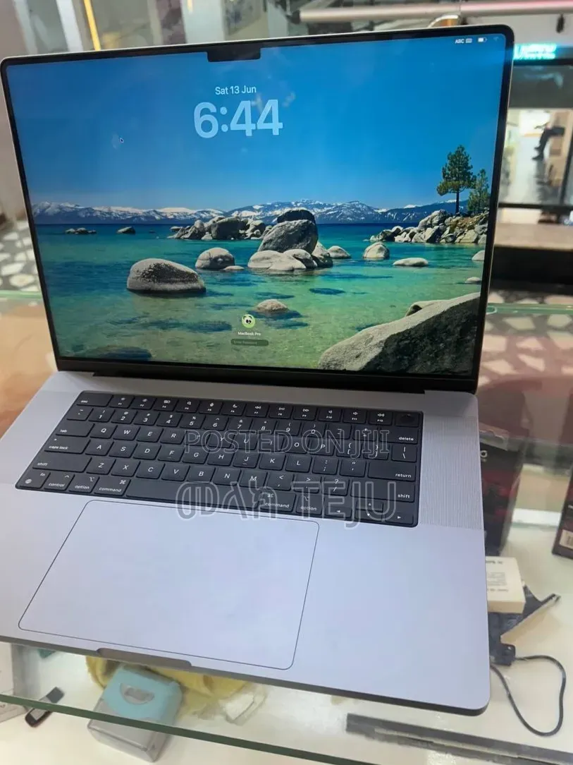 New Laptop Apple MacBook Pro 2021 M1 16GB Apple M1 SSD 512GB