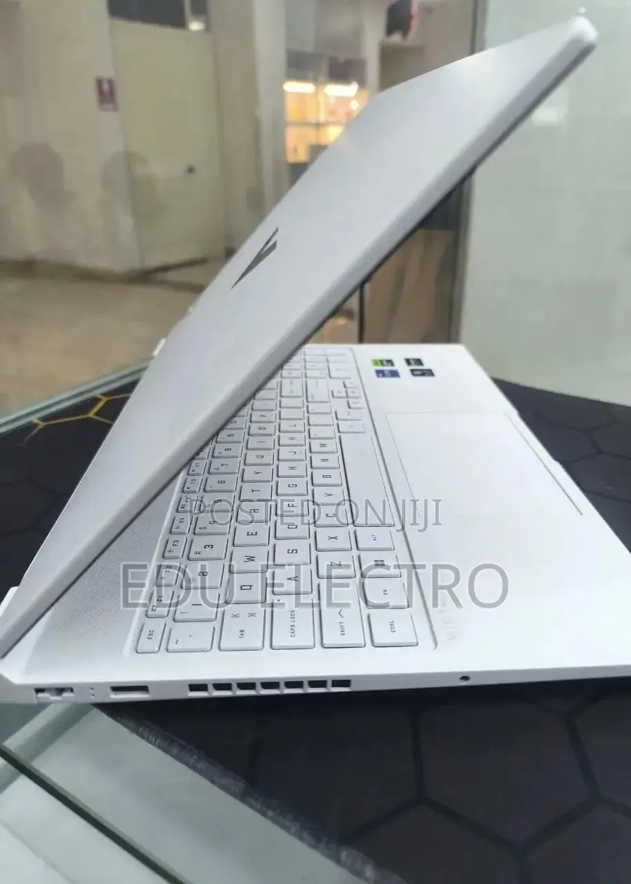 New Laptop HP Victus 15 16GB Intel Core i7 SSD 1T