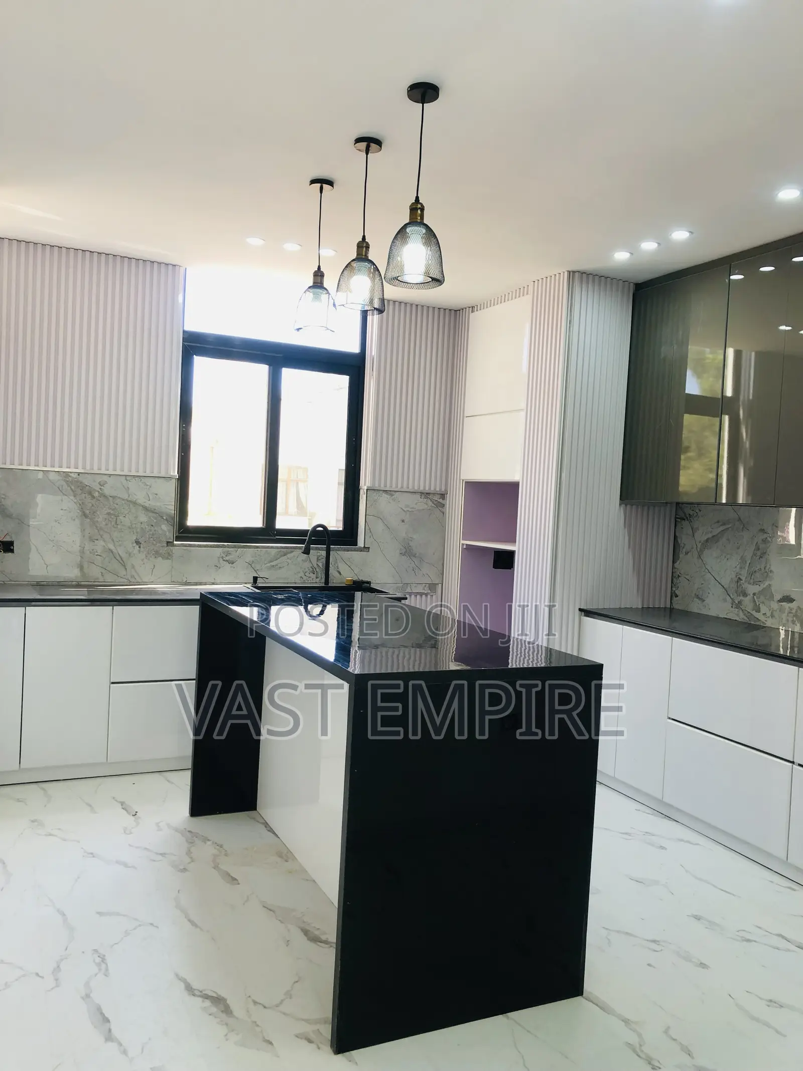 5bdrm Villa in Bole for sale