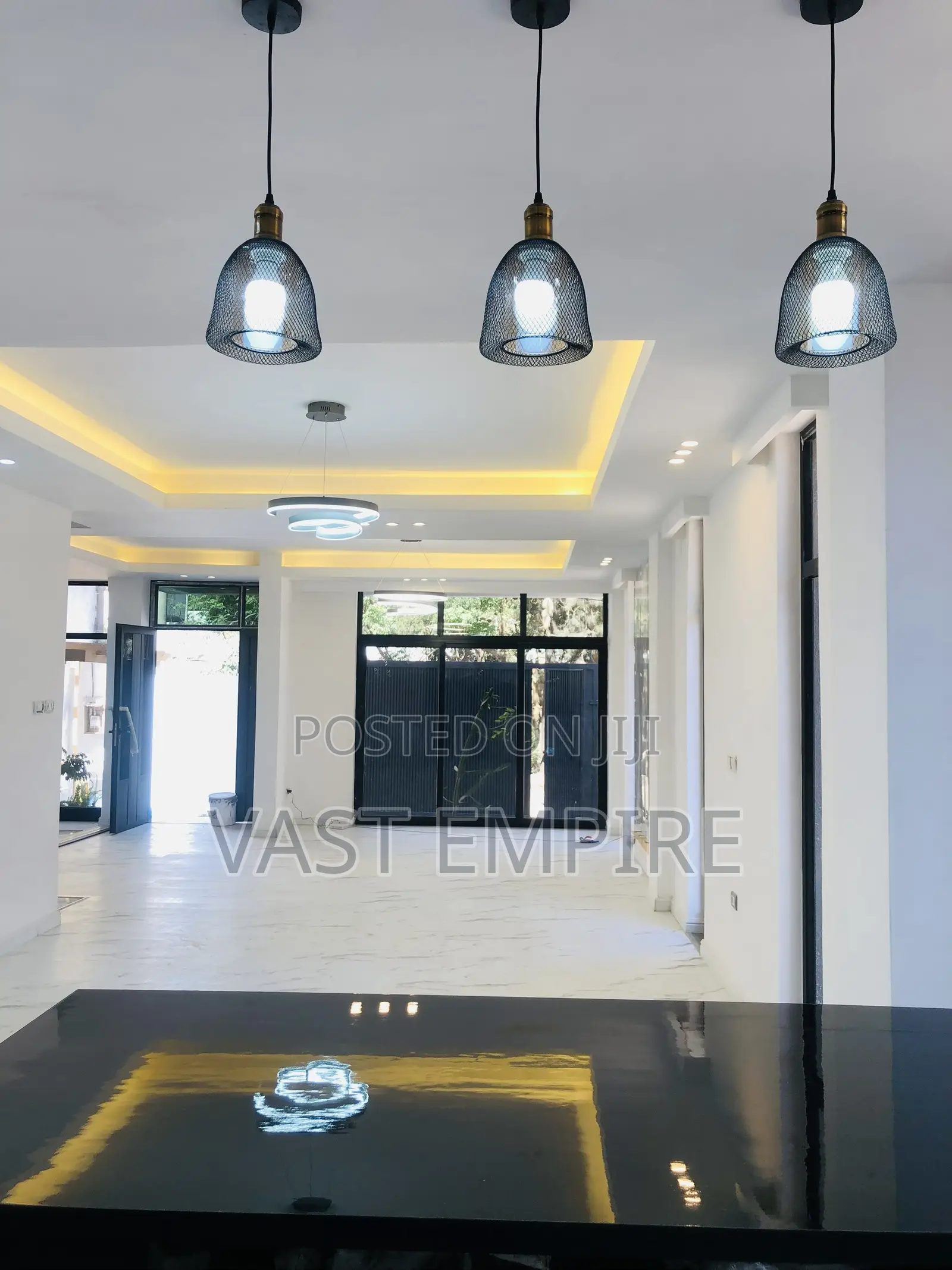 5bdrm Villa in Bole for sale