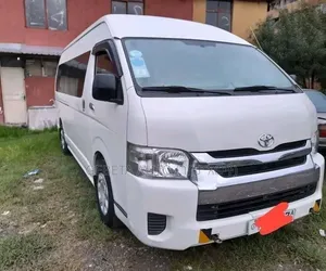 Toyota HiAce 2016