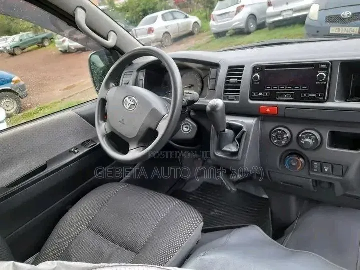 Toyota HiAce 2016