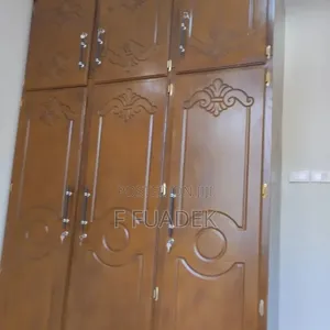 ተደራቢ ቁም ሳጥን
