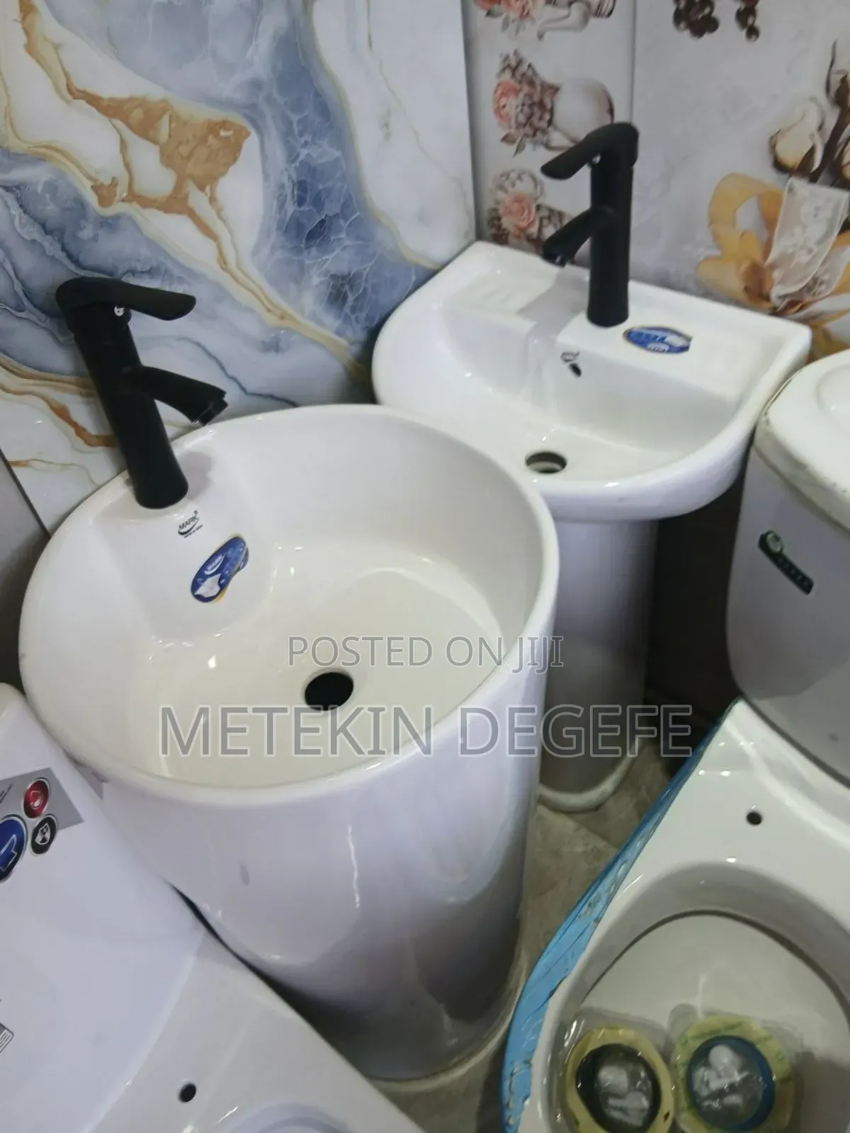 White Ceramic Freestanding Washbasin