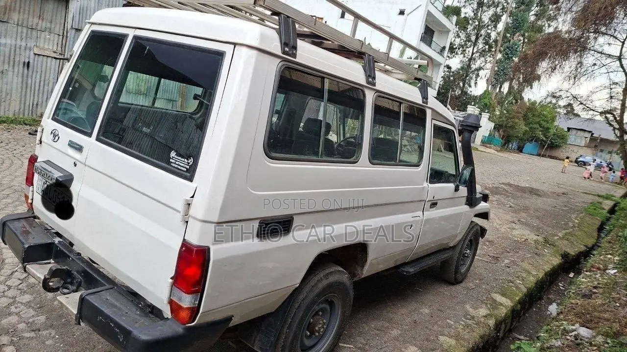 Toyota Land Cruiser 2003 White