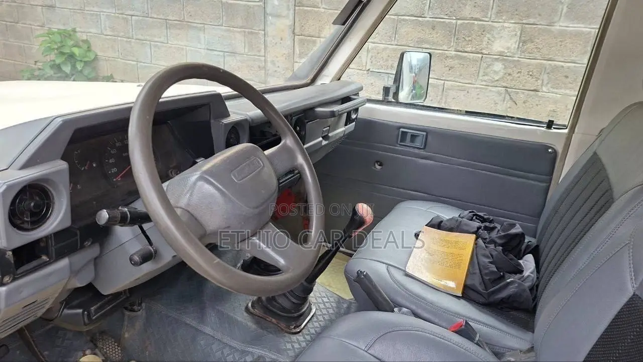 Toyota Land Cruiser 2003 White