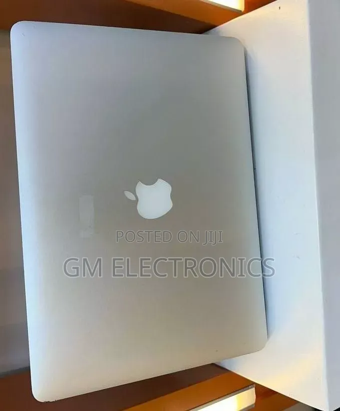 New Laptop Apple MacBook Pro 2017 8GB Intel Core i5 SSD 256GB