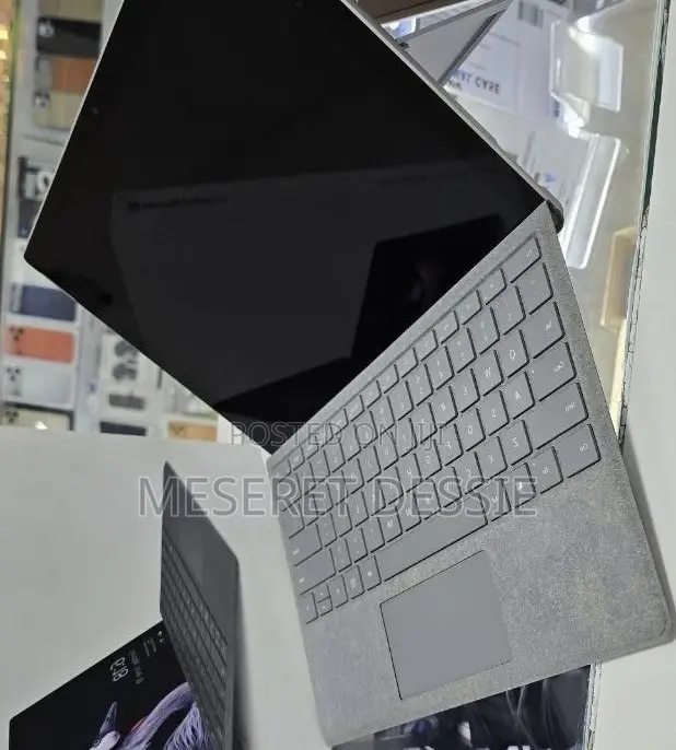 New Laptop Microsoft Surface 8GB Intel Core i5 SSD 128GB