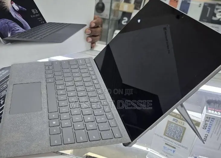 New Laptop Microsoft Surface 8GB Intel Core i5 SSD 128GB