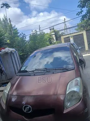 Toyota Yaris Base Hatchback 3dr 2010 Burgundy