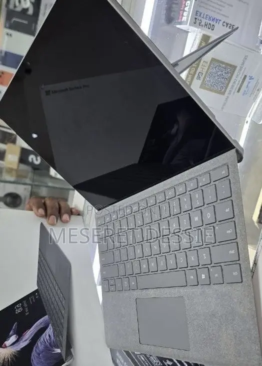 New Laptop Microsoft Surface 8GB Intel Core i5 SSD 128GB