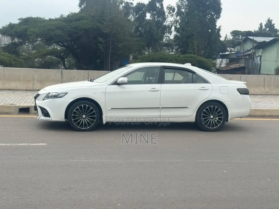 Toyota Camry 2010 Pearl