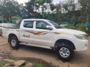 Toyota Hilux 2011 White
