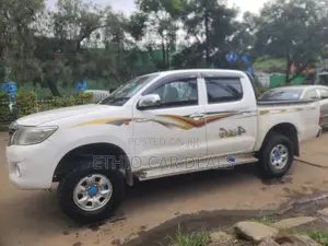 Toyota Hilux 2011 White