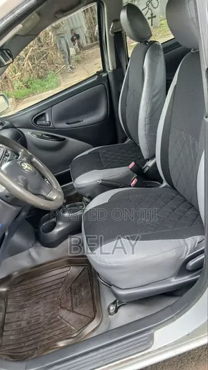 Toyota Vitz 2002 Silver