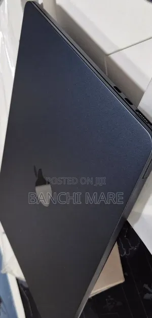 New Laptop Apple MacBook Air 2022 M2 8GB Apple M2 SSD 256GB