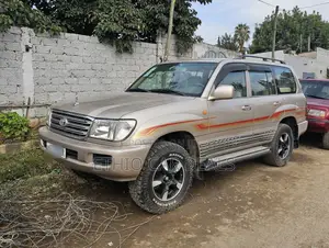Toyota Land Cruiser 2005 Gold