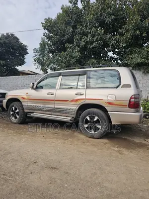 Toyota Land Cruiser 2005 Gold