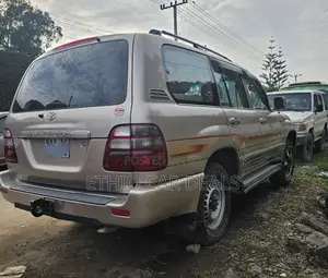 Toyota Land Cruiser 2005 Gold