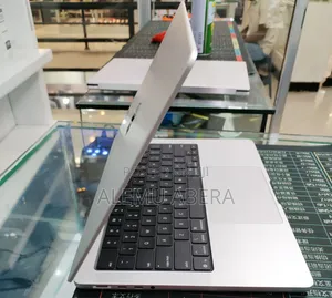 New Laptop Apple MacBook Pro 2025 M5 16GB Apple M5 Pro SSD 512GB