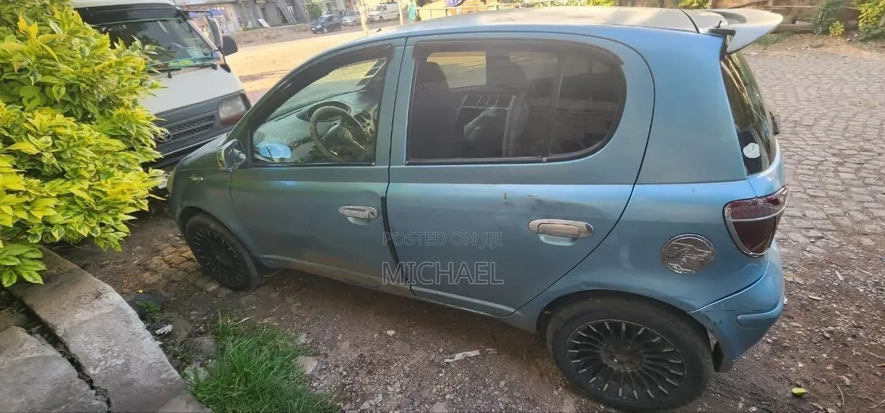 Toyota Vitz 2002 Blue